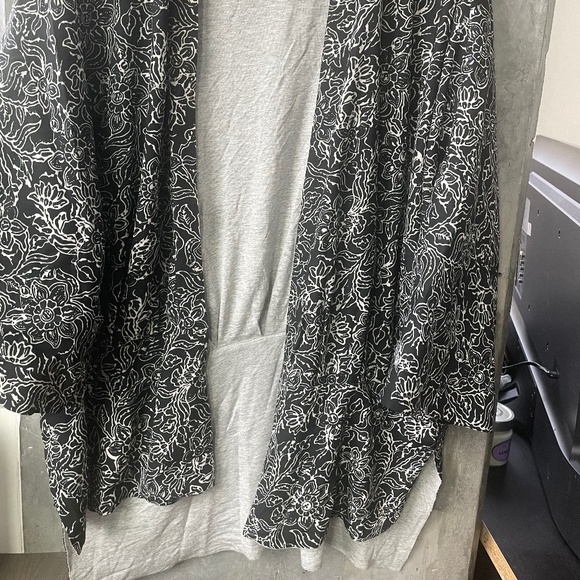 Zara's floral black and white kimono with elastic waist size L - Picture 2 of 6
